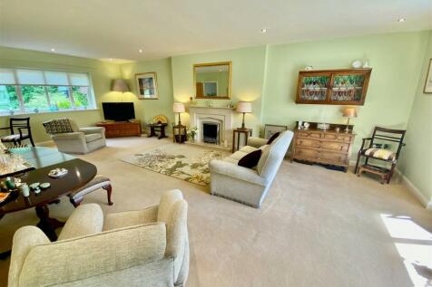 LIVING ROOM - ALTERNATE