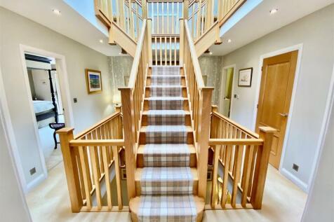 FIRST FLOOR LANDING