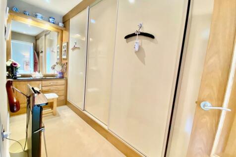 DRESSING ROOM