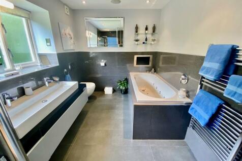 ENSUITE BATHROOM - ALTERNATE