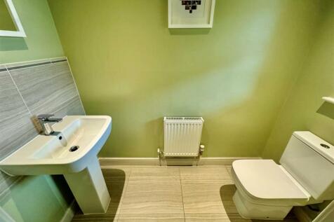 CLOAKROOM W.C..
