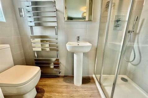 EN SUITE SHOWER ROOM