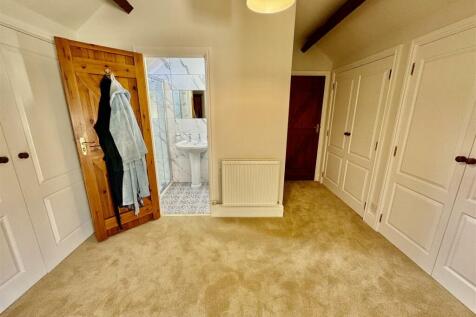 DRESSING ROOM