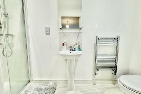ENSUITE SHOWER ROOM