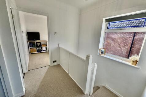 FIRST FLOOR LANDING