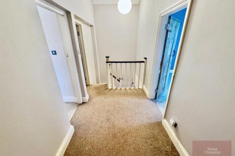 FIRST FLOOR LANDING