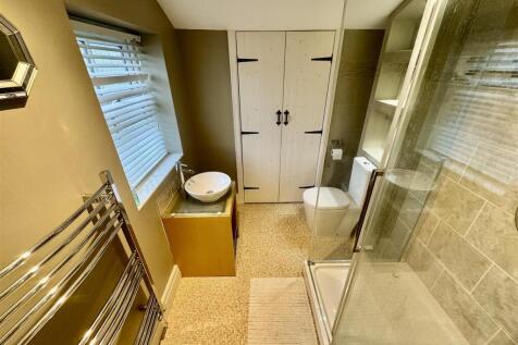 ENSUITE SHOWER ROOM