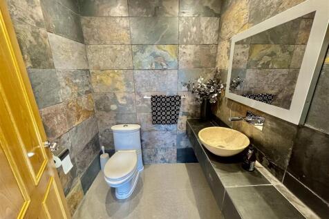 SECOND CLOAKROOM W.C.