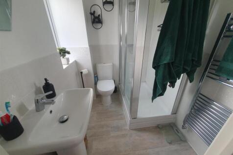 ENSUITE SHOWER ROOM
