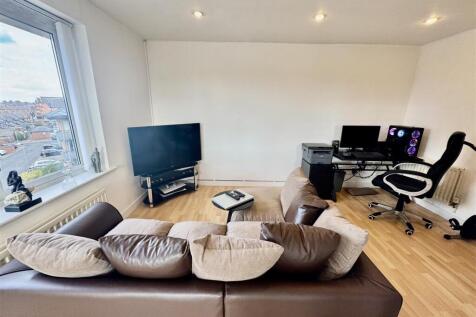 LIVING ROOM/DINING ROOM