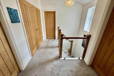 FIRST-FLOOR LANDING