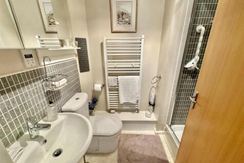 ENSUITE SHOWER ROOM