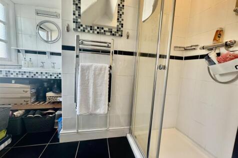 ENSUITE SHOWER ROOM