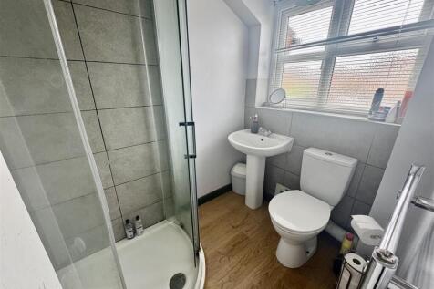 ENSUITE SHOWER ROOM