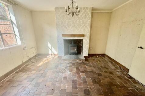 DINING/SITTING ROOM