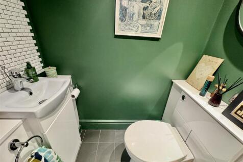 CLOAK ROOM W.C.