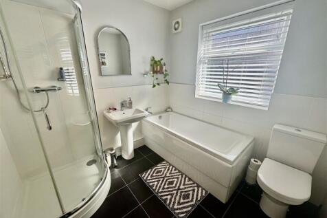 GROUND FLOOR BATHROOM