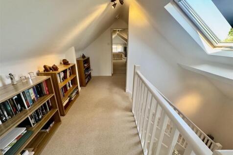 FIRST FLOOR LANDING