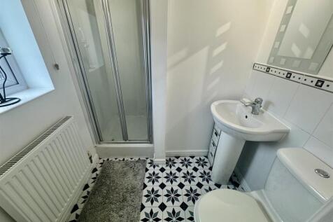 ENSUITE SHOWER ROOM
