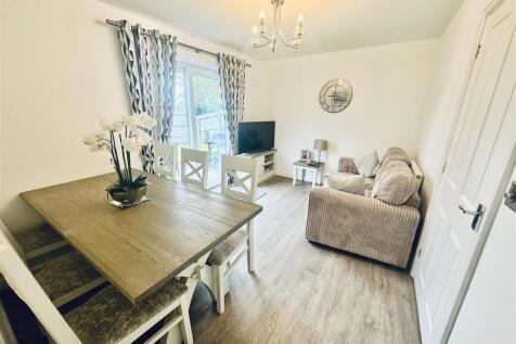 DINING/SITTING ROOM