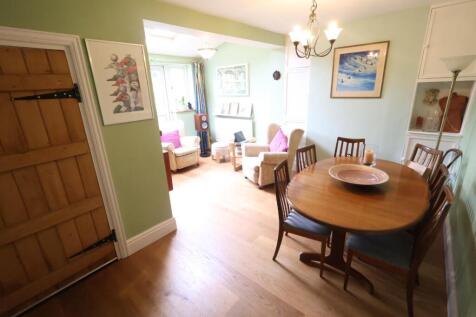 DINING/SITTING ROOM