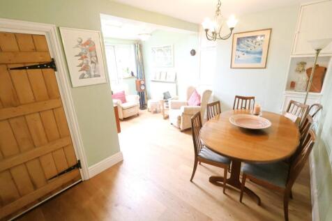 DINING/SITTING ROOM