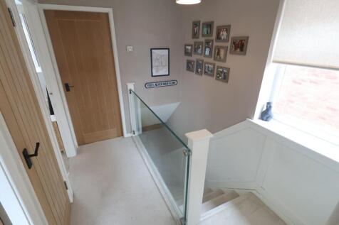FIRST FLOOR LANDING