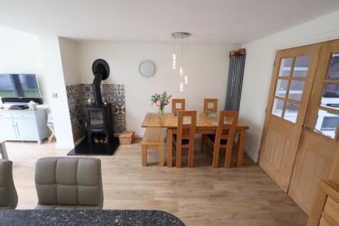 KITCHEN/DINING/SITTING ROOM