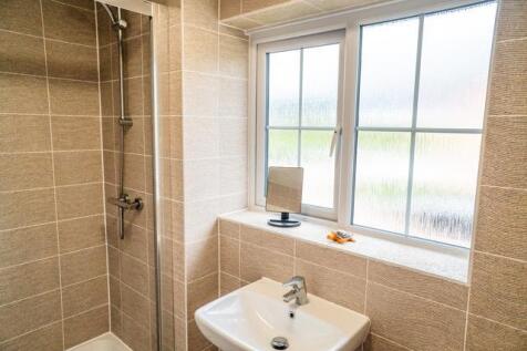 ENSUITE SHOWER ROOM