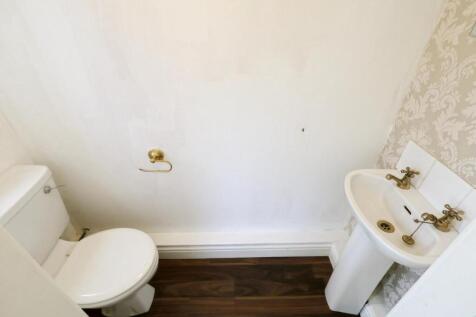 CLOAKROOM W.C.