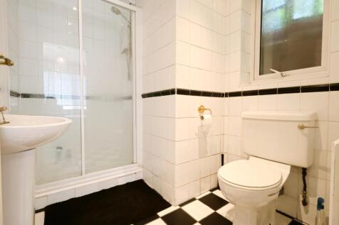 EN SUITE SHOWER ROOM