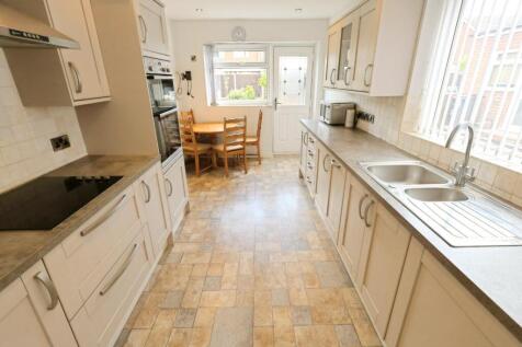 KITCHEN/BREAKFAST ROOM