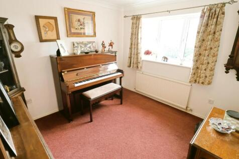 MUSIC ROOM/STUDY