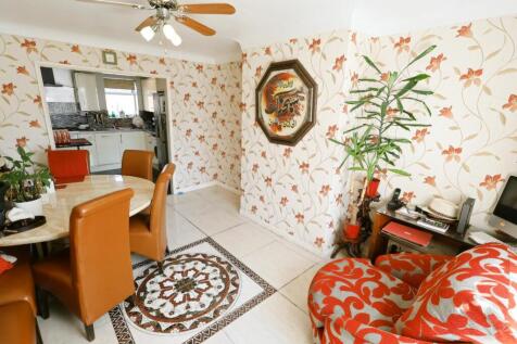 DINING/SITTING ROOM