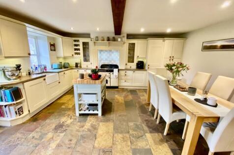 KITCHEN/DINING/SITTING ROOM