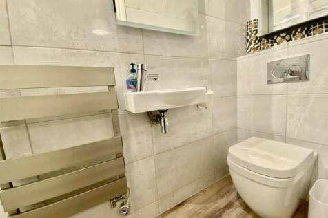 ENSUITE SHOWER ROOM