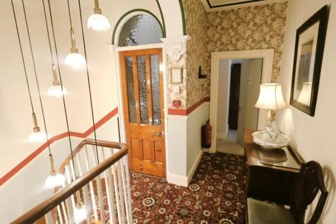 FIRST FLOOR LANDING
