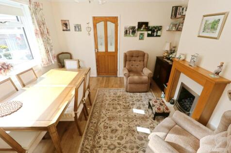 SITTING/DINING ROOM
