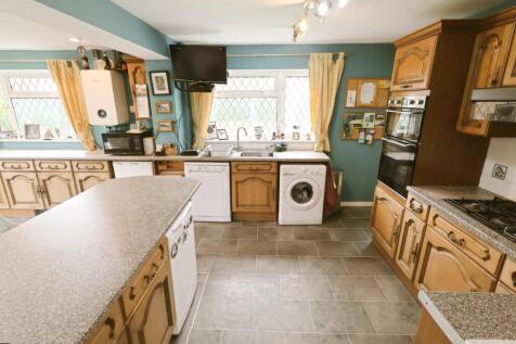 OPEN PLAN KITCHEN,DINING AND SITTING ROOM