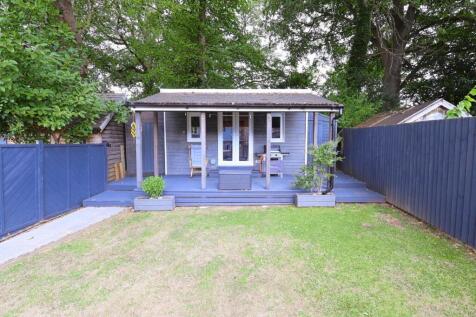 SUMMER HOUSE