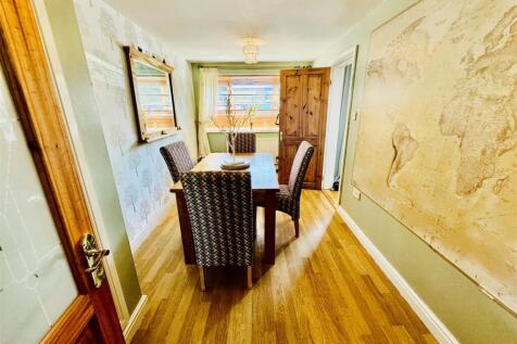 DINING/SITTING ROOM