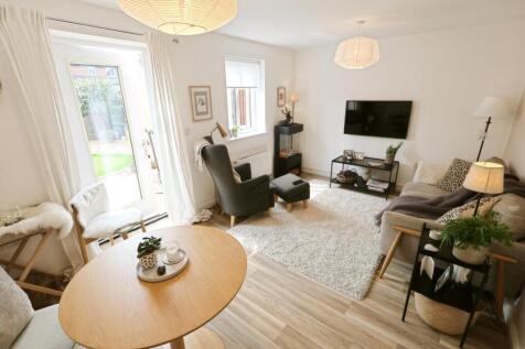 LIVING/DINING ROOM