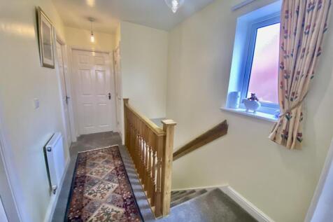 FIRST FLOOR LANDING
