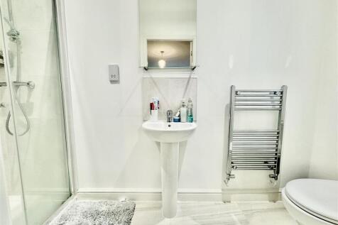 ENSUITE SHOWER ROOM