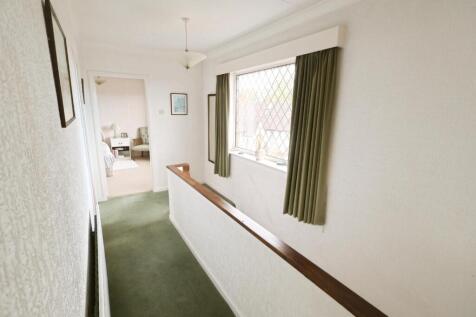 FIRST FLOOR LANDING