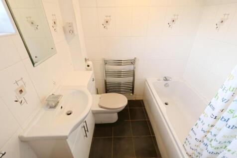 EN SUITE BATHROOM