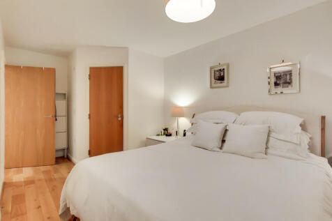 2_Master Bedroom-...