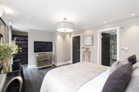 Master Bedroom (2...