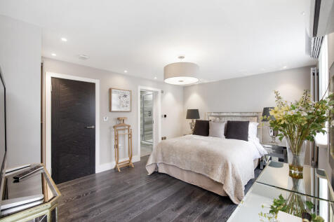 Master Bedroom (4...