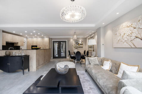 Open plan recepti...